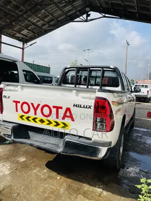 Toyota Hilux Revo Smart Cab Petrol 2.7 RWD 2020 White