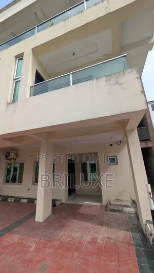 4bdrm Duplex in Chevron for rent