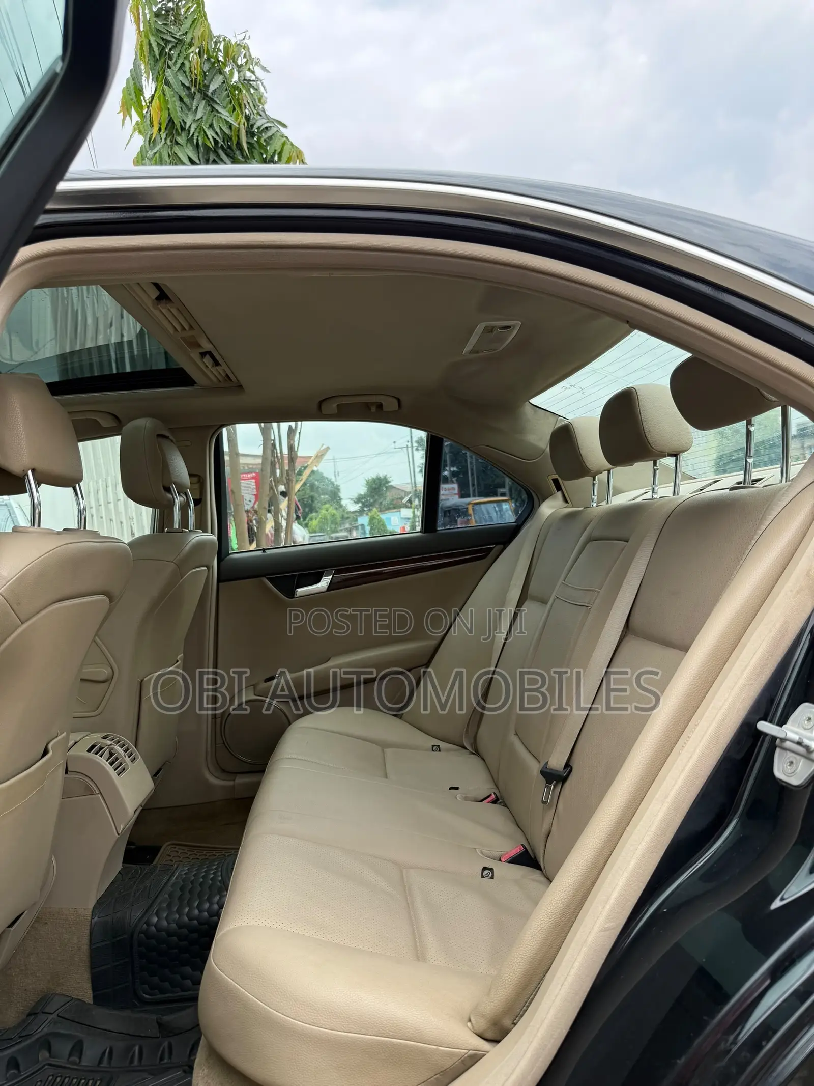 Mercedes-Benz C300 2010 Black