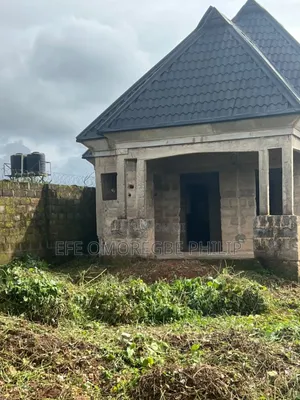 3bdrm Block of Flats in Efe Omoregbe Philip, Benin City for sale