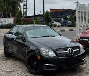 Mercedes-Benz C300 2010 Black