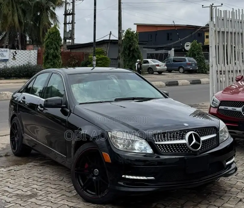 Mercedes-Benz C300 2010 Black