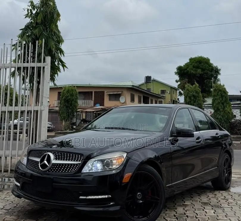 Mercedes-Benz C300 2010 Black