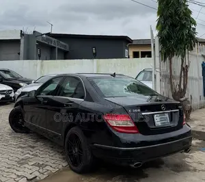 Mercedes-Benz C300 2010 Black