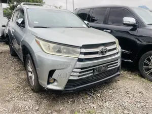 Toyota Highlander XLE 4dr SUV (3.5L 6cyl 6A) 2014 Silver