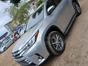 Toyota Highlander XLE 4x4 V6 (3.5L 6cyl 8A) 2018 Silver