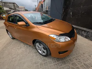 Toyota Matrix 2010 Gold