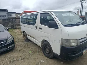 Toyota HiAce 2010 White