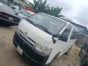 Toyota HiAce 2010 White