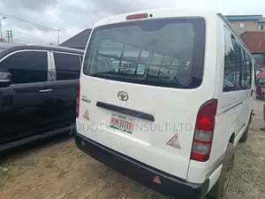 Toyota HiAce 2010 White