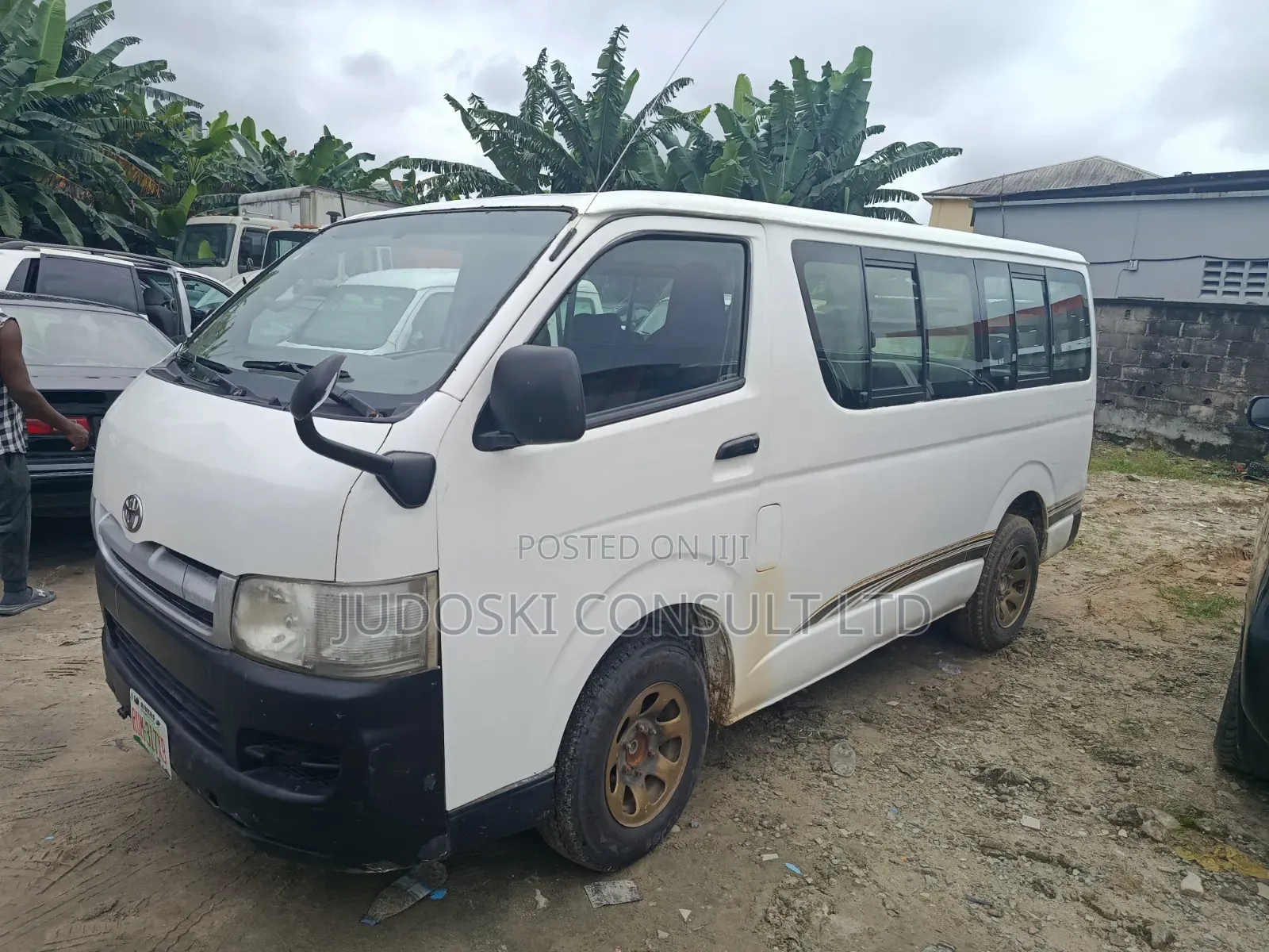 Toyota HiAce 2010 White