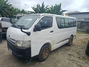 Toyota HiAce 2010 White