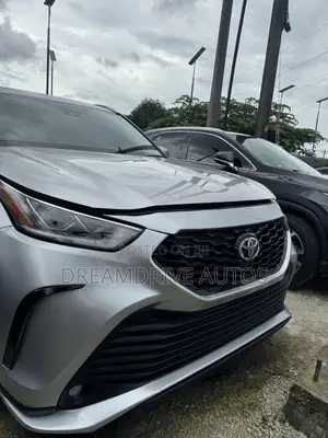 Toyota Highlander XSE 2021 Silver
