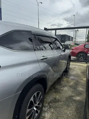 Toyota Highlander XSE 2021 Silver