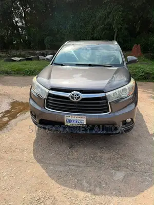 Toyota Highlander XLE 4x4 V6 (3.5L 6cyl 8A) 2018 Gray