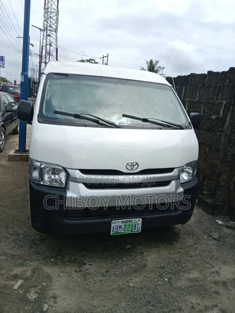 Toyota HiAce 2015 White