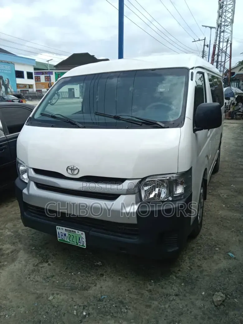Toyota HiAce 2015 White