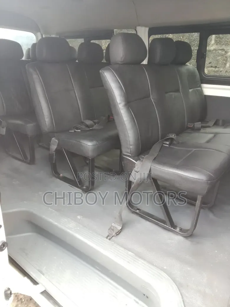 Toyota HiAce 2015 White