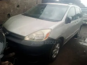 Toyota Sienna 2004 Gold