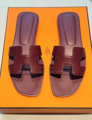 Luxury Update Original Hermes Oran Leather Sandal in Burgundy