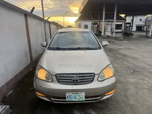 Toyota Corolla LE 2004 Gold