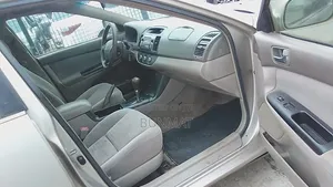 Toyota Camry LE 4dr Sedan (2.4L 4cyl 5A) 2005 Gold