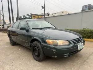 Toyota Camry 2000 Green