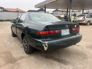 Toyota Camry 2000 Green