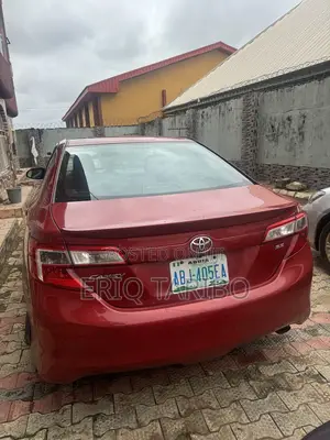 Toyota Camry SE 4dr Sedan (2.5L 4cyl 6A) 2014 Red