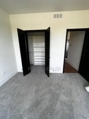 Stylish Wall to Wall Rug
