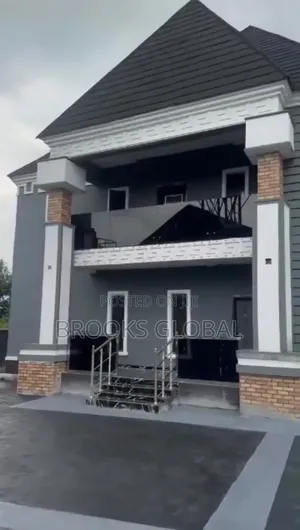 5bdrm Duplex in Warri for sale