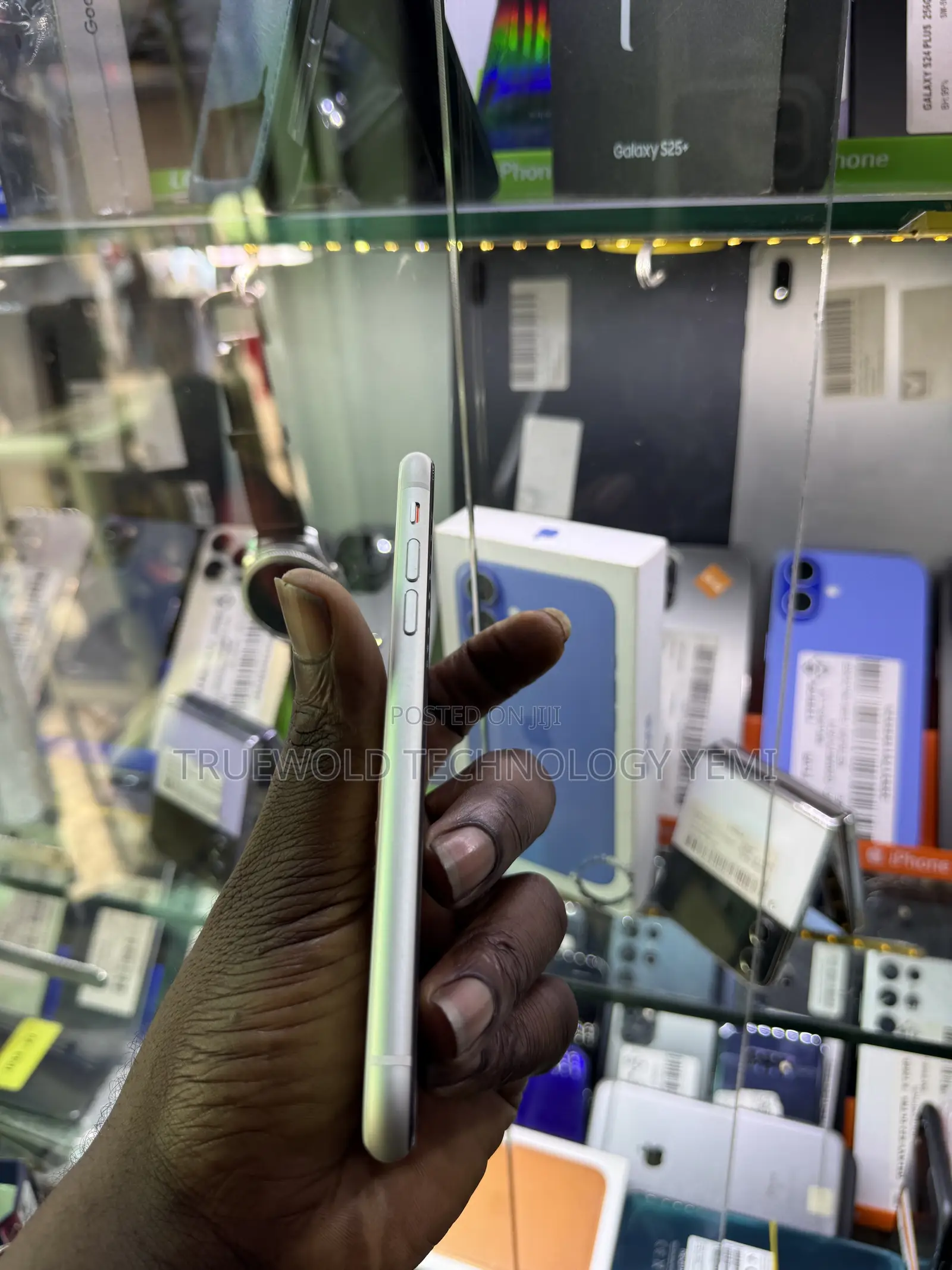 Apple iPhone 11 64 GB White
