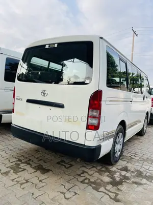Toyota HiAce 2013 White