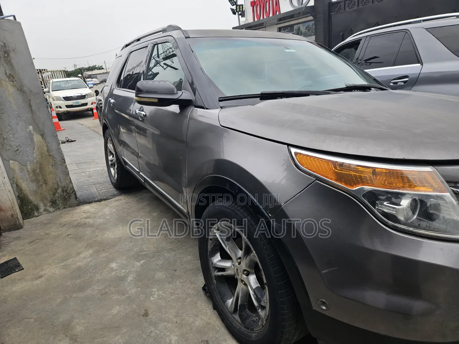 Ford Explorer 2011 Gray