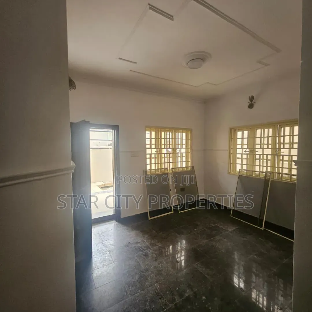 4bdrm Duplex in Phase 2 Gra for rent