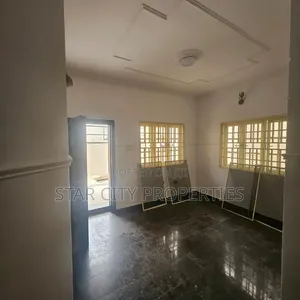 4bdrm Duplex in Phase 2 Gra for rent