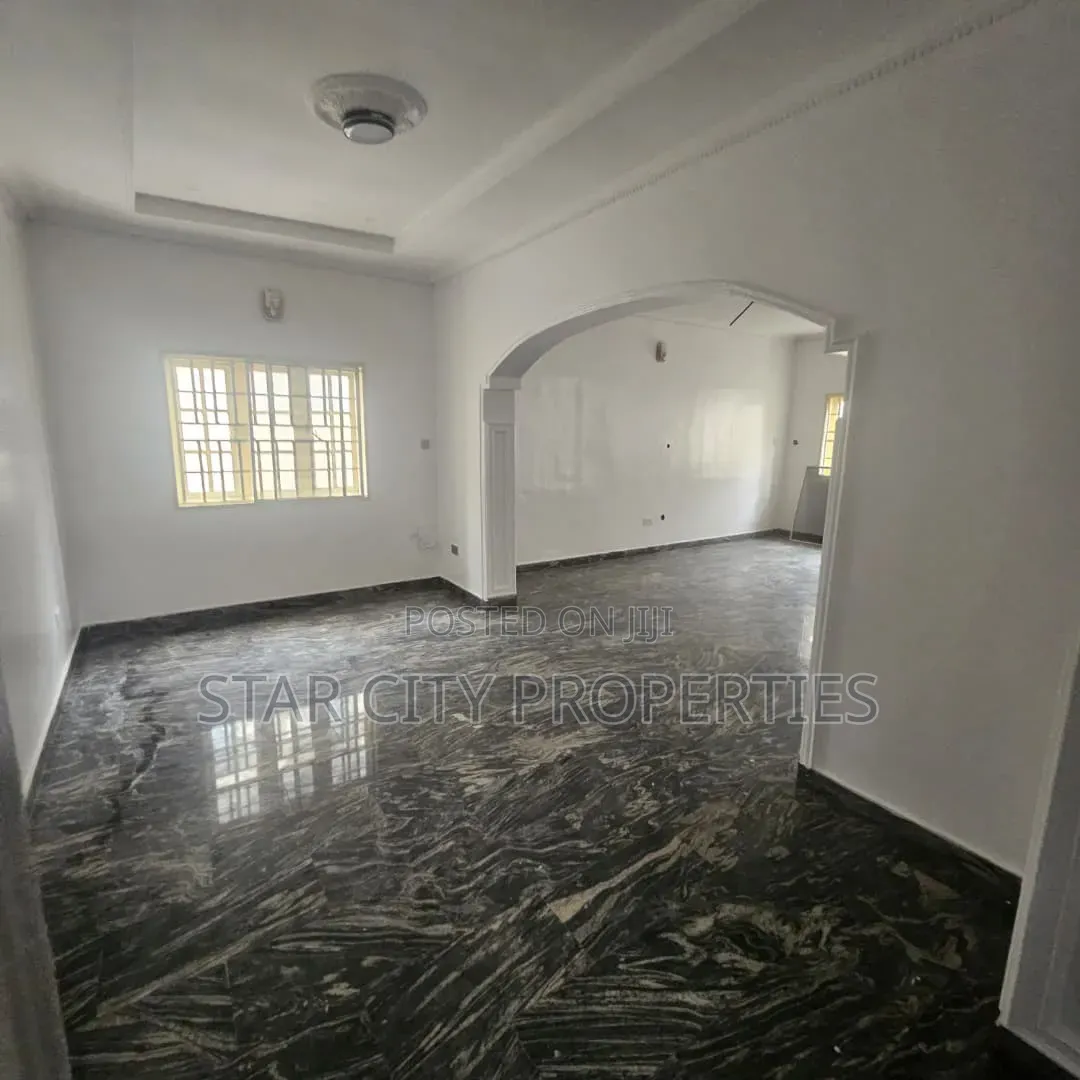 4bdrm Duplex in Phase 2 Gra for rent