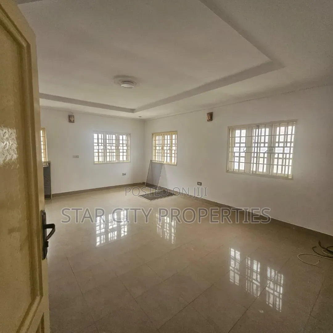 4bdrm Duplex in Phase 2 Gra for rent