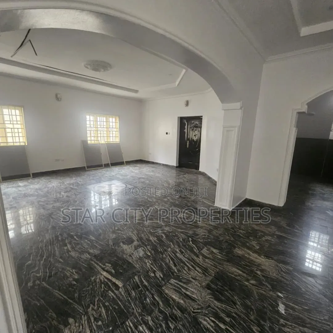 4bdrm Duplex in Phase 2 Gra for rent