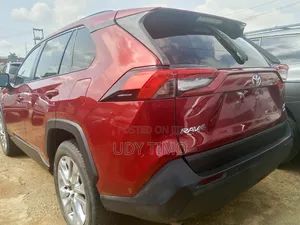 Toyota RAV4 XLE AWD 2020 Red