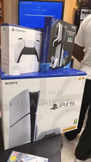 Brand New Ps5 Slim Europe Standard Edition+ Extra Pad + Cooling Stand