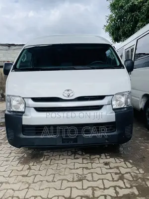 Toyota HiAce 2013 White