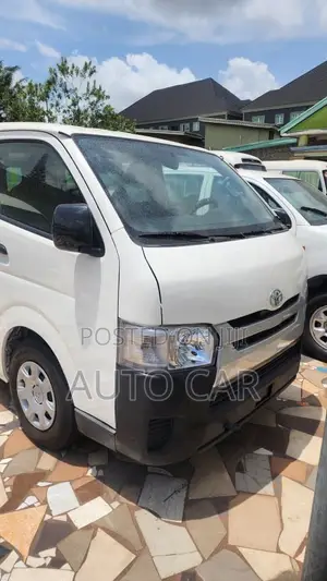 Toyota HiAce 2014 White
