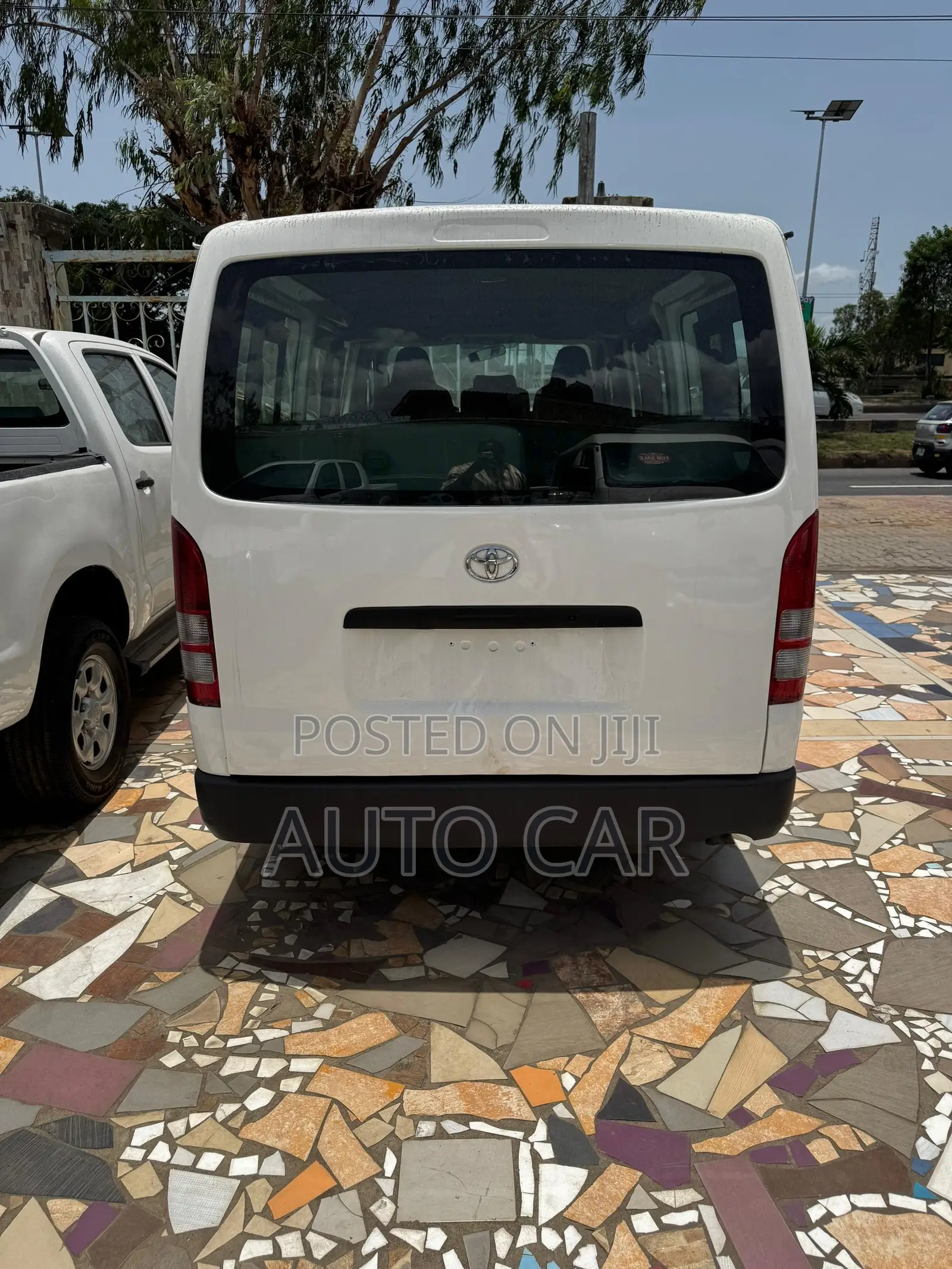 Toyota HiAce 2014 White