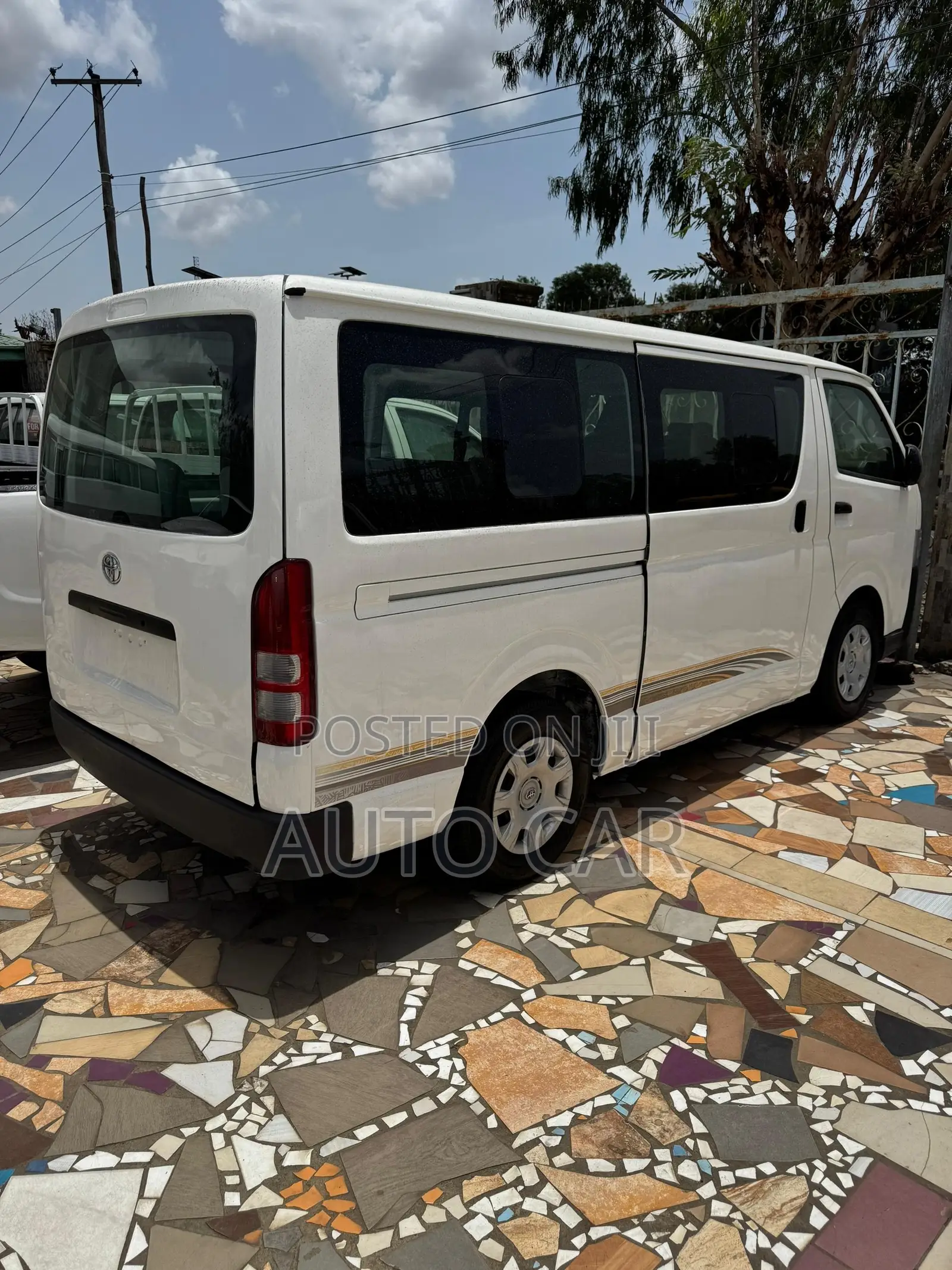 Toyota HiAce 2014 White