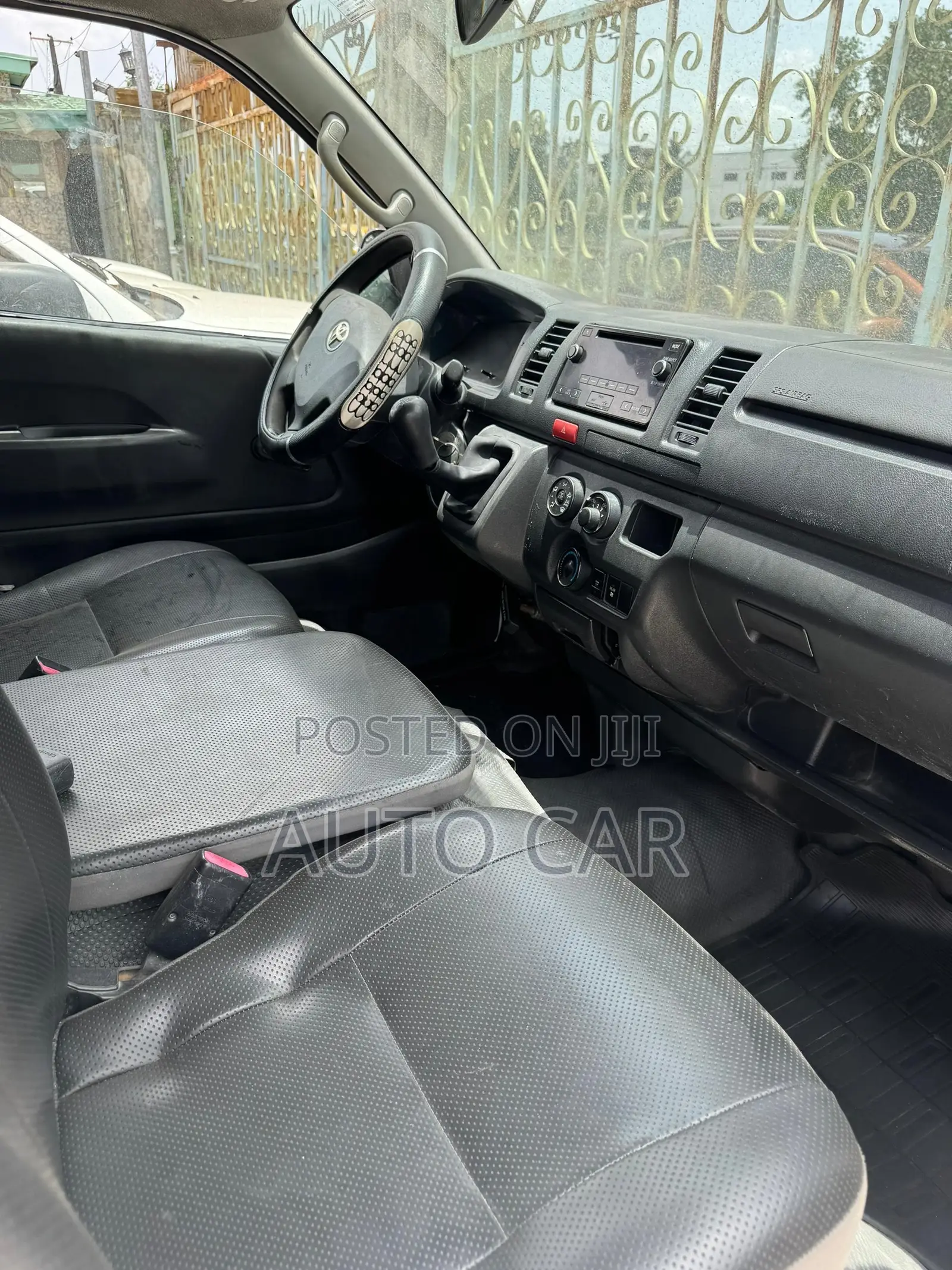 Toyota HiAce 2014 White