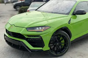 Lamborghini Urus 2022 Green