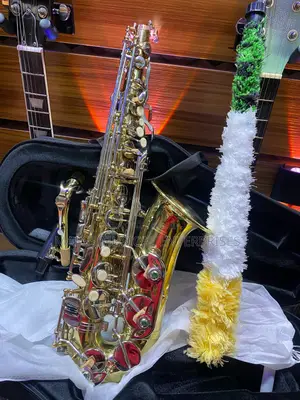 Yamaha Gold-Lacquered Eb Alto Saxophone