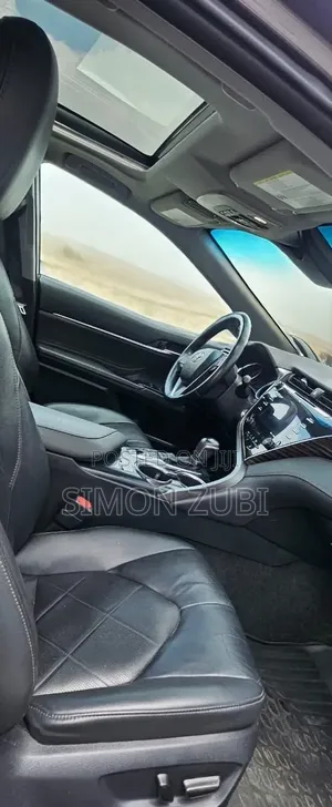 Toyota Camry XLE FWD 2020 Brown