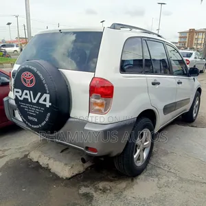 Toyota RAV4 2004 White